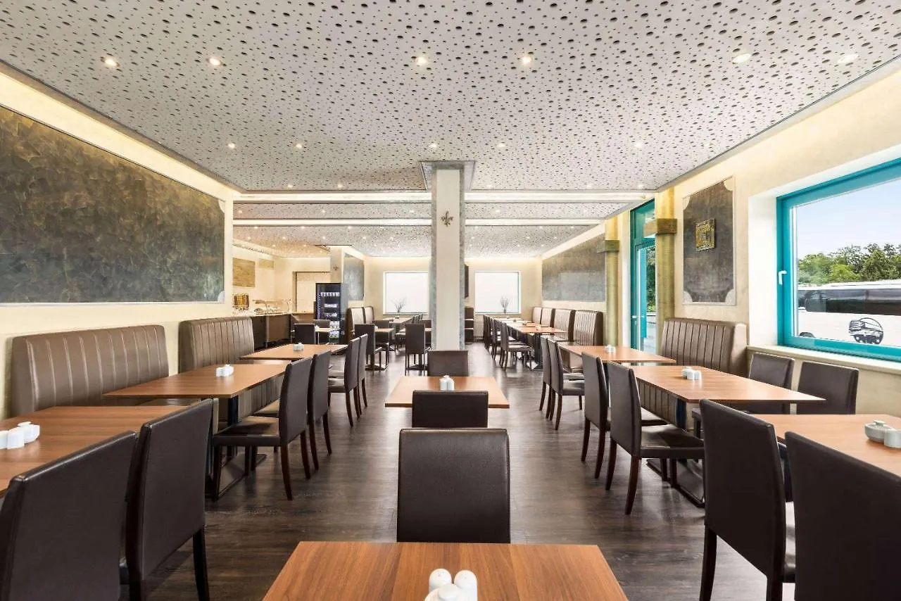 Amedia Express Prague, Trademark Collection By Wyndham 3*, Prague
